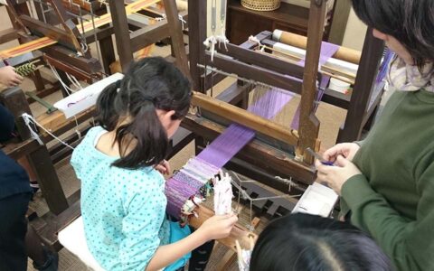白山工房で牛首紬の工程見学やはた織り体験